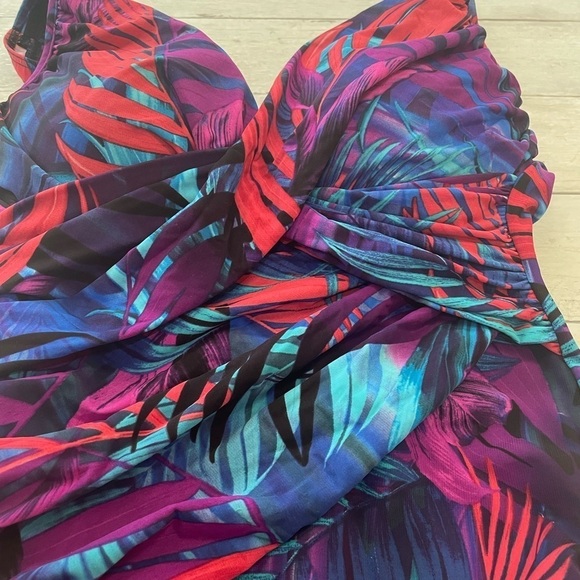 MIRACLESUIT
Caliente Tropica Bonita One Piece Swimsuit 12 - Picture 8 of 8